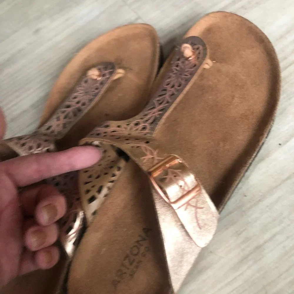 Arizona Jean Co Thong Style Sandals Rose Gold with Rose Gold Accents Size 9 - Picture 3 of 6